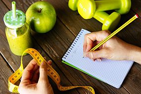 Logging weight loss milestones in a diary
